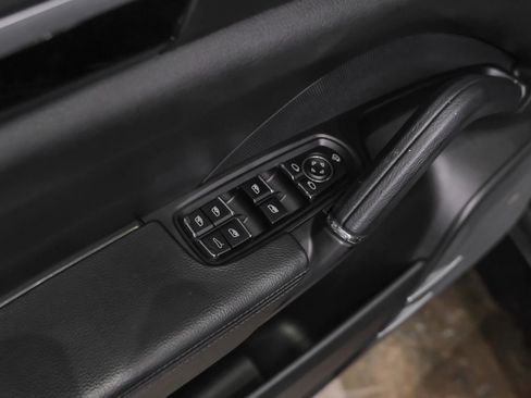 Used 2018 Porsche Cayenne image 40