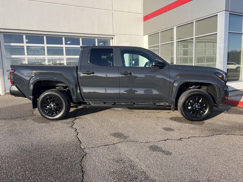 Used 2024 Toyota Tacoma SR image 6