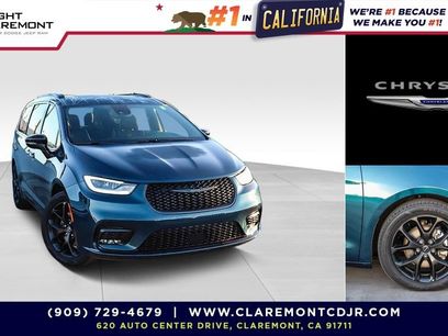 Used 2025 Chrysler Pacifica Limited