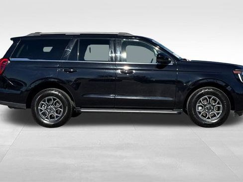 Used 2025 Ford Expedition Active AWD/4WD image 3