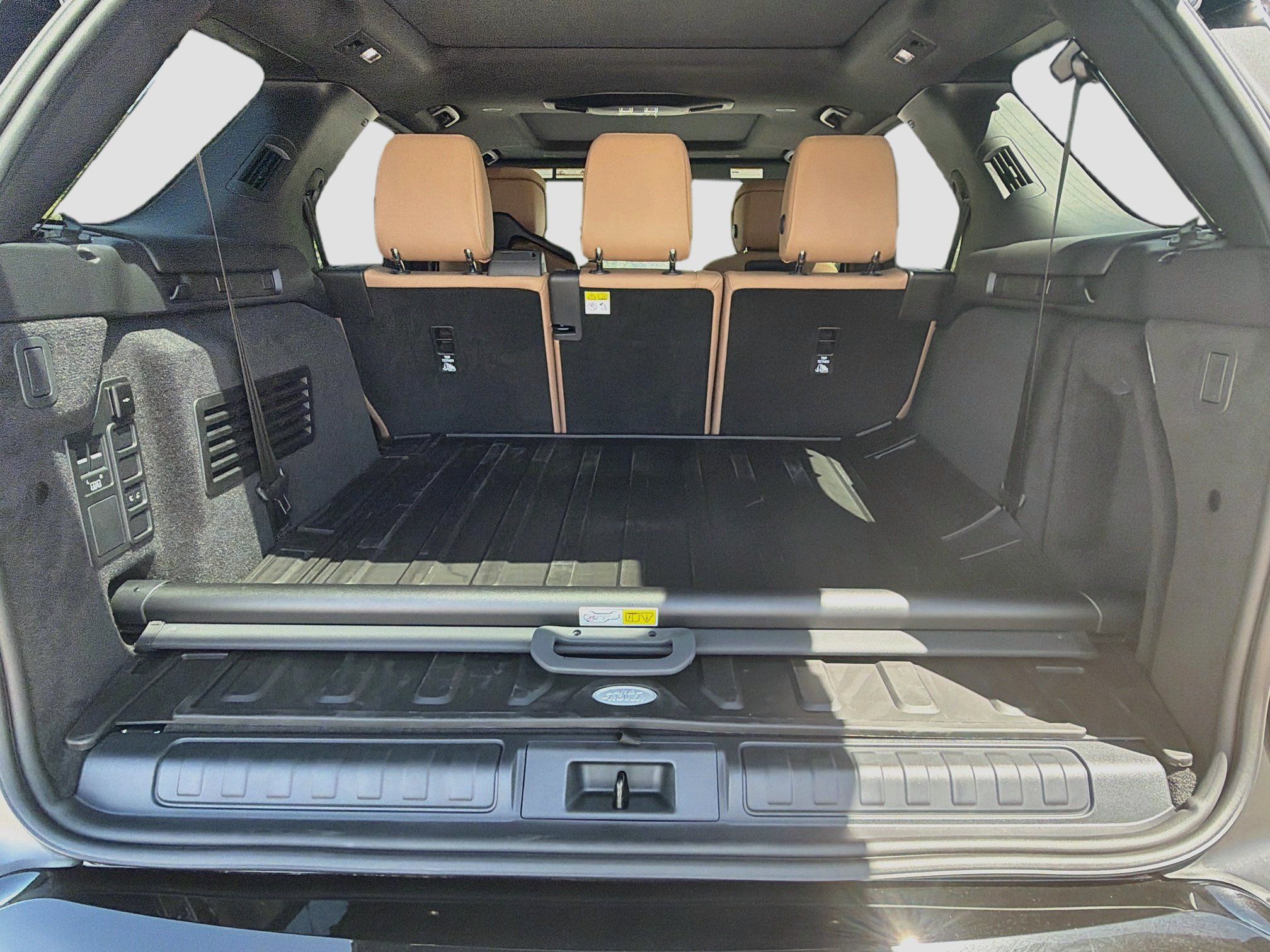 New 2026 Land Rover Discovery Limited Edition AWD/4WD image 12