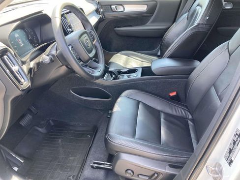 Used 2022 Volvo XC40 T5 Momentum image 20