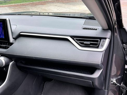 Used 2025 Toyota RAV4 XLE w/ Convenience Package FWD image 23