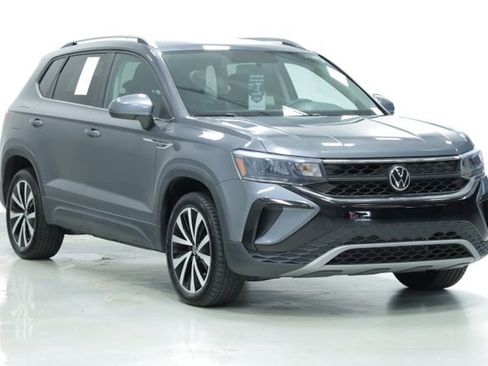 Used 2022 Volkswagen Taos SE image 3