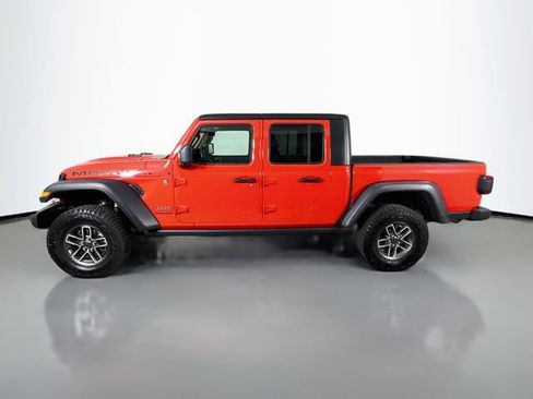 Used 2024 Jeep Gladiator Mojave w/ Convenience Group AWD/4WD image 4
