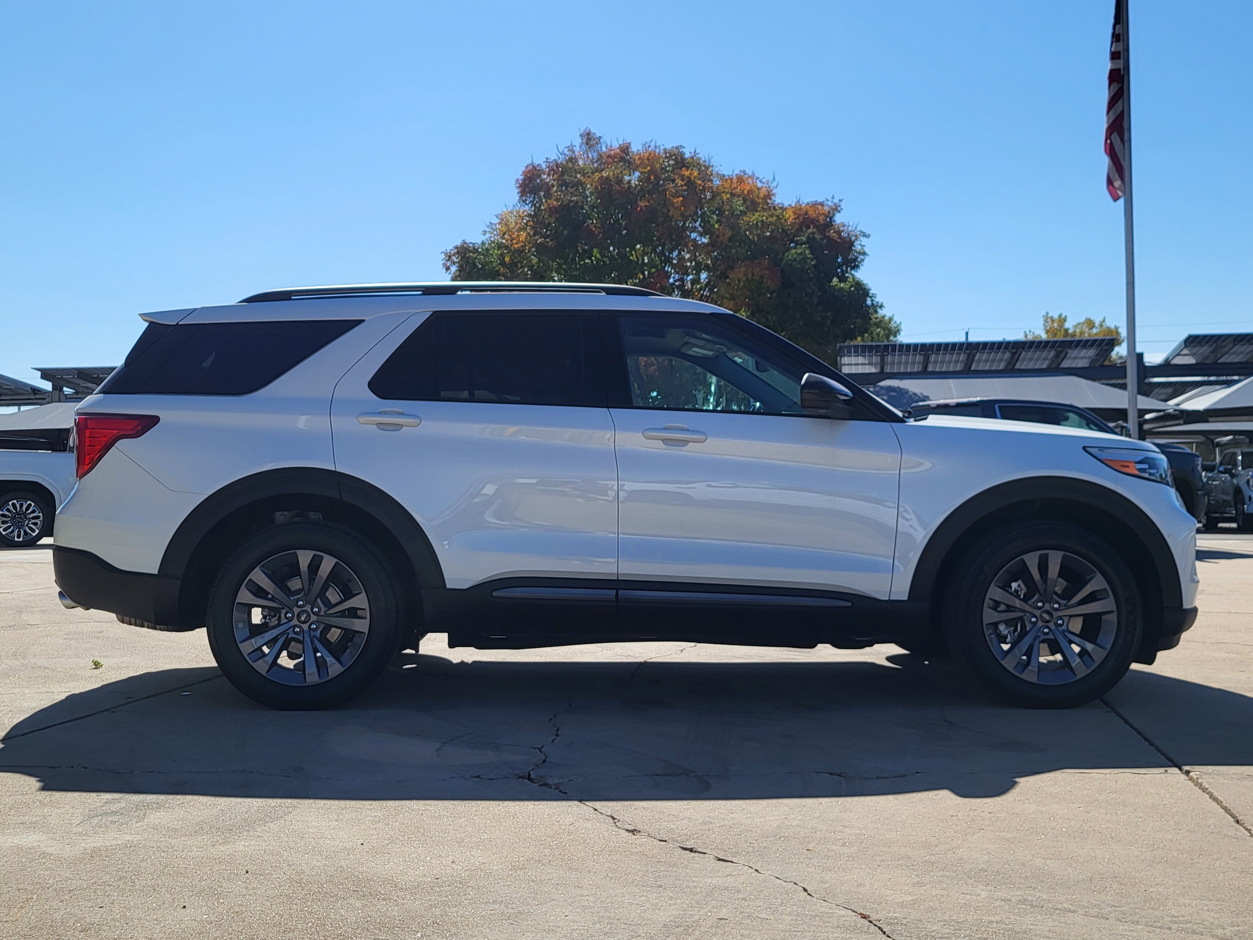 Used 2024 Ford Explorer XLT w/ Equipment Group 202A AWD/4WD image 6