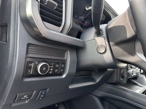 New 2025 Ford F250 Platinum image 40