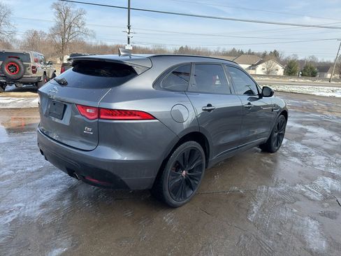 Used 2019 Jaguar F-PACE S image 4