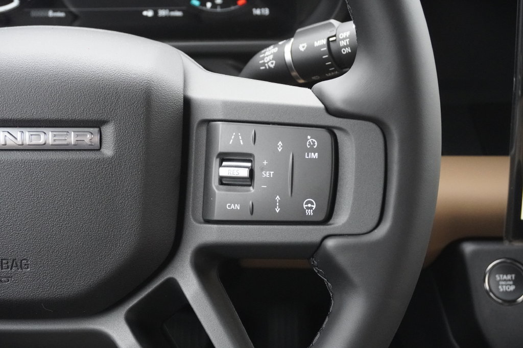 New 2026 Land Rover Defender 110 X-Dynamic SE AWD/4WD image 13