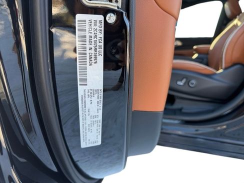 Used 2024 Chrysler Pacifica Pinnacle image 25