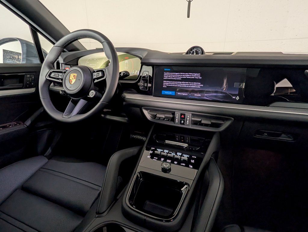 New 2026 Porsche Cayenne Coupe AWD/4WD image 22