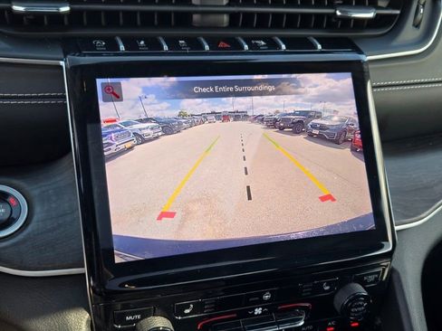 Certified 2024 Jeep Grand Cherokee L Limited image 27