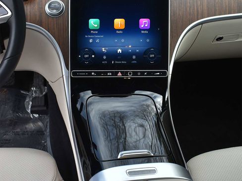 Used 2025 Mercedes-Benz C 300 4MATIC Sedan image 16