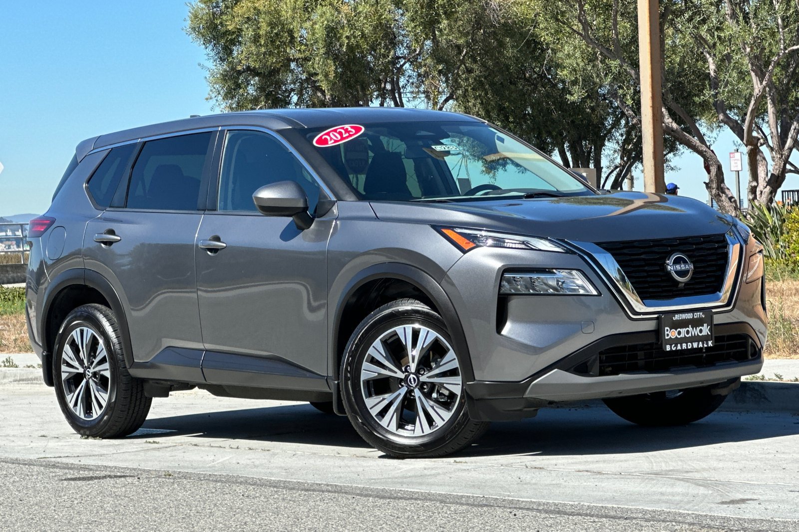 Used 2023 Nissan Rogue SV FWD image 2