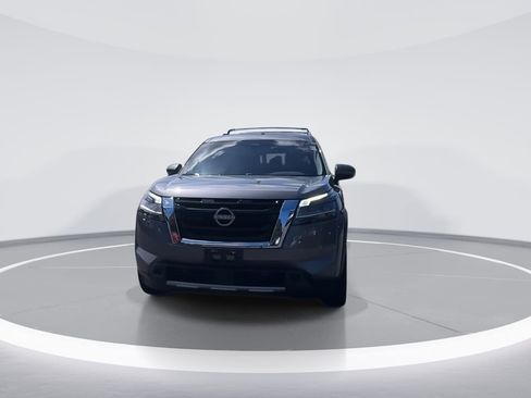 Used 2024 Nissan Pathfinder SL image 2