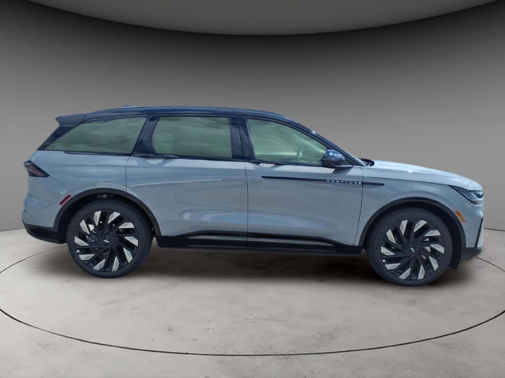 New 2026 Lincoln Nautilus Reserve w/ Jet Appearance Package AWD/4WD image 10