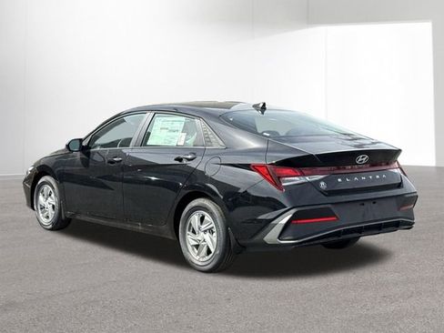 New 2026 Hyundai Elantra Sport FWD image 21