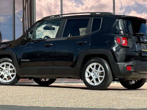 Used 2019 Jeep Renegade Latitude w/ UConnect 8.4 Nav Group image 7