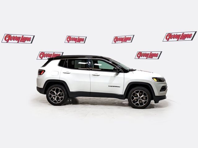 Used 2025 Jeep Compass Limited AWD/4WD image 4