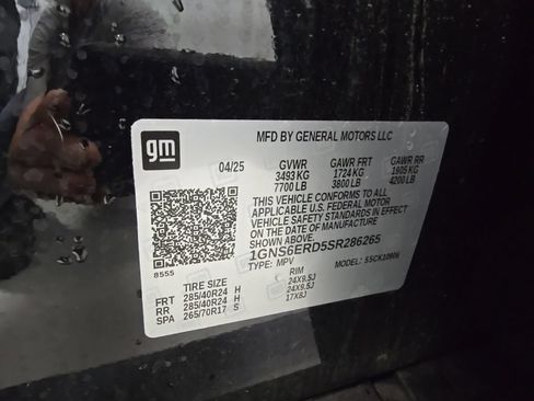 Used 2025 Chevrolet Suburban RST w/ RST Capability Package AWD/4WD image 16