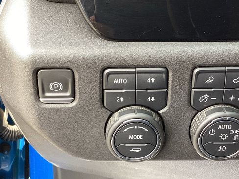 Used 2022 Chevrolet Silverado 1500 LT Trail Boss w/ LT Trail Boss Premium Package AWD/4WD image 42
