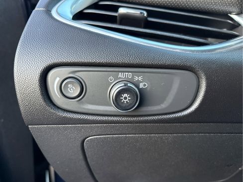 Used 2018 Chevrolet Malibu Premier w/ Driver Confidence Package image 26