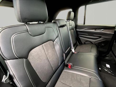 New 2026 Jeep Grand Cherokee Altitude AWD/4WD image 20