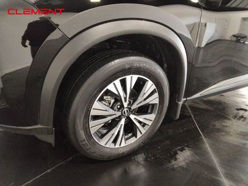 Used 2023 Nissan Rogue SV image 36