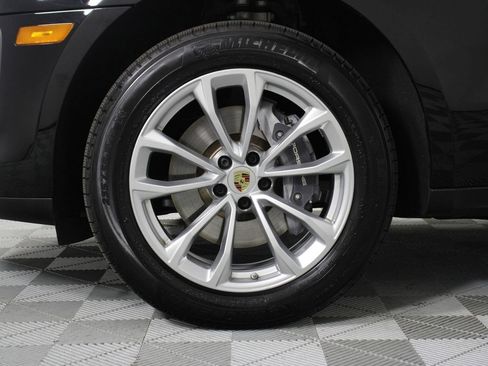 Certified 2026 Porsche Macan AWD/4WD image 30