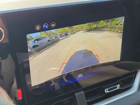 Used 2026 Chevrolet Equinox LT FWD image 24
