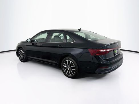 Used 2025 Volkswagen Jetta SE FWD image 5