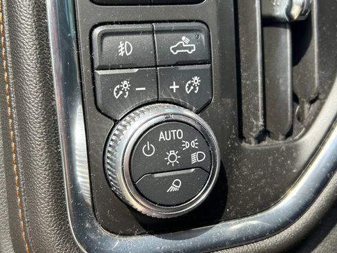 Used 2021 GMC Sierra 1500 AT4 w/ AT4 Preferred Package AWD/4WD image 28