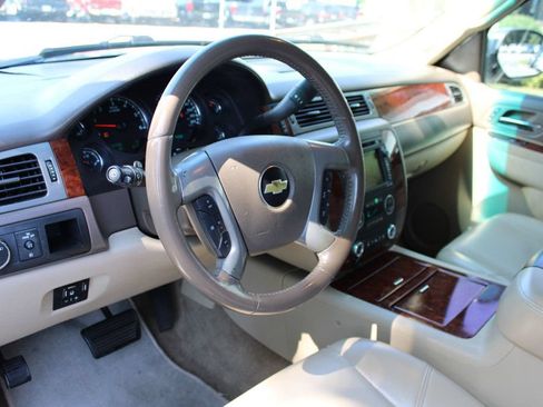 Used 2011 Chevrolet Suburban LTZ RWD image 10