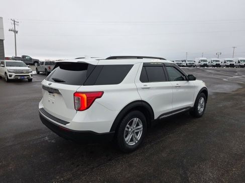 Certified 2022 Ford Explorer XLT image 7