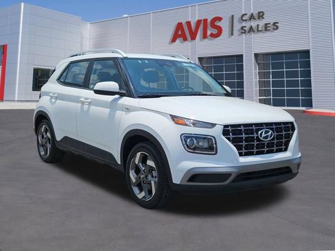 Used 2025 Hyundai Venue SEL FWD image 9