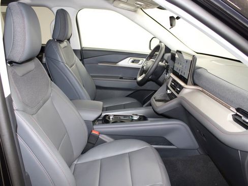 New 2026 Ford Explorer Active RWD image 29