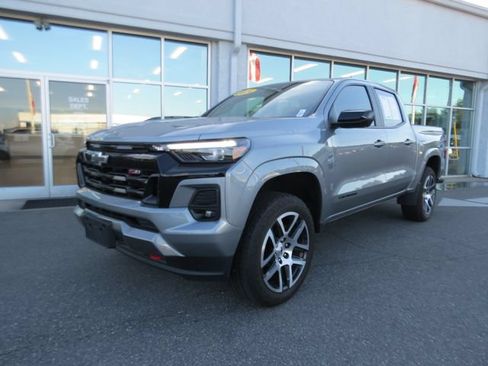 Used 2024 Chevrolet Colorado Z71 w/ Z71 Convenience Package 2 AWD/4WD image 2
