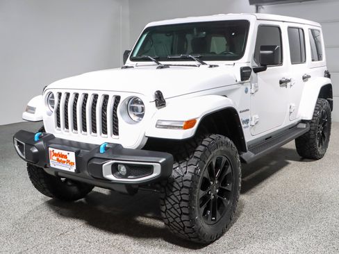 Used 2022 Jeep Wrangler Unlimited Sahara w/ Cold Weather Group AWD/4WD image 31