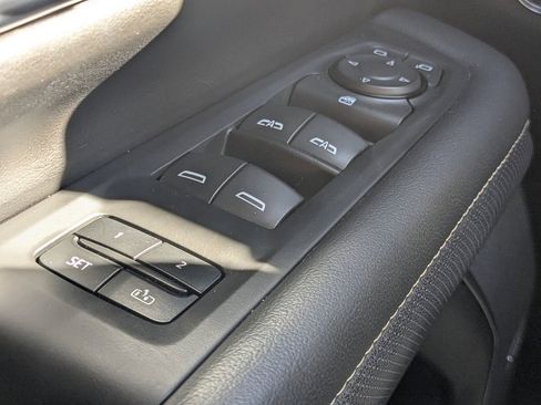 Used 2023 GMC Yukon SLT image 20