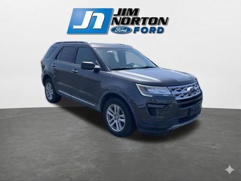 Used 2018 Ford Explorer XLT AWD/4WD image 1