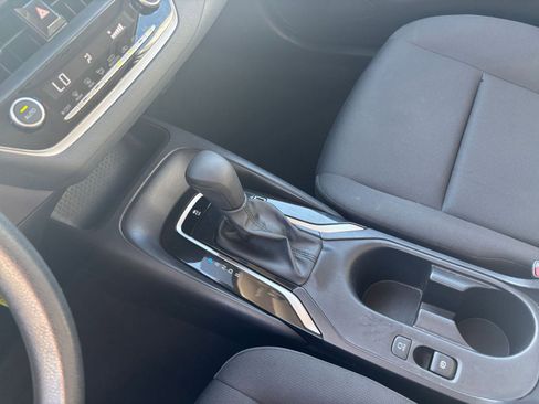 Used 2025 Toyota Corolla LE image 40