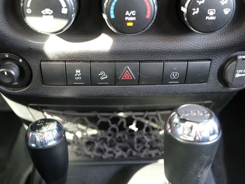 Used 2016 Jeep Wrangler Unlimited Sahara w/ Connectivity Group image 35