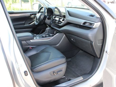 Used 2020 Toyota Highlander Platinum AWD/4WD image 6