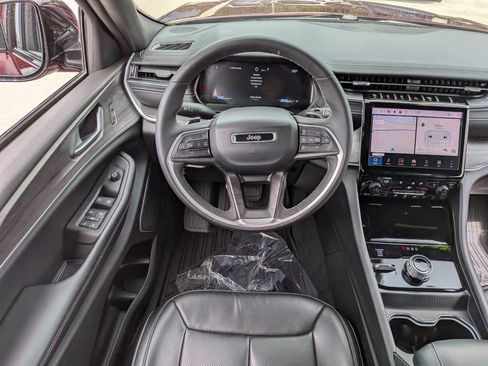 Used 2024 Jeep Grand Cherokee Limited w/ Luxury Tech Group II AWD/4WD image 19