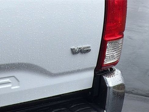 Used 2017 Toyota Tacoma SR5 image 12