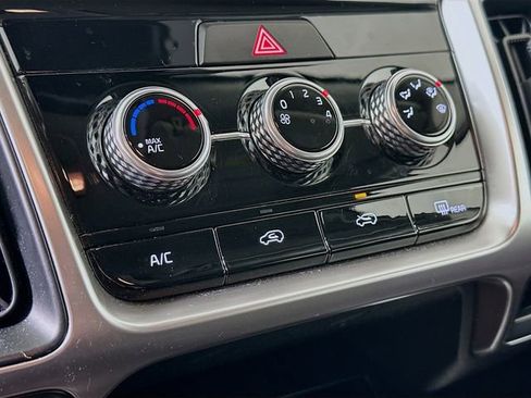 Used 2022 Kia Sorento LX image 18