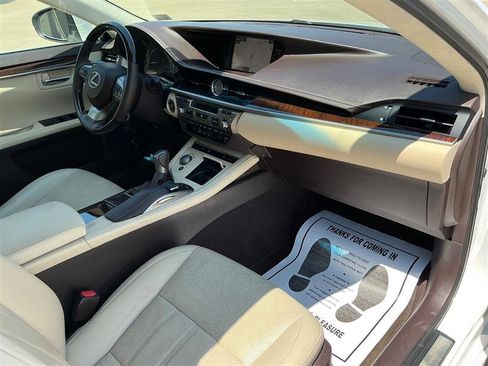 Used 2016 Lexus ES 350 w/ Luxury Package w/Wood Trim FWD image 37