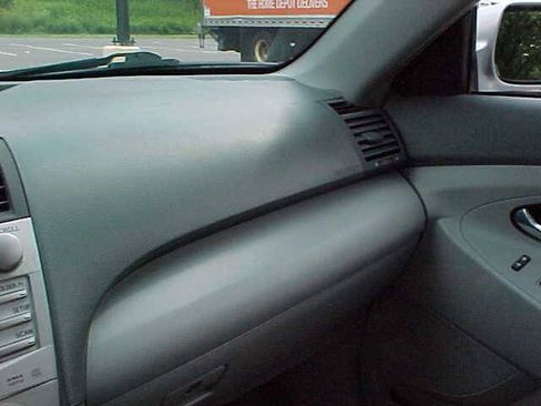 Used 2010 Toyota Camry LE FWD image 24