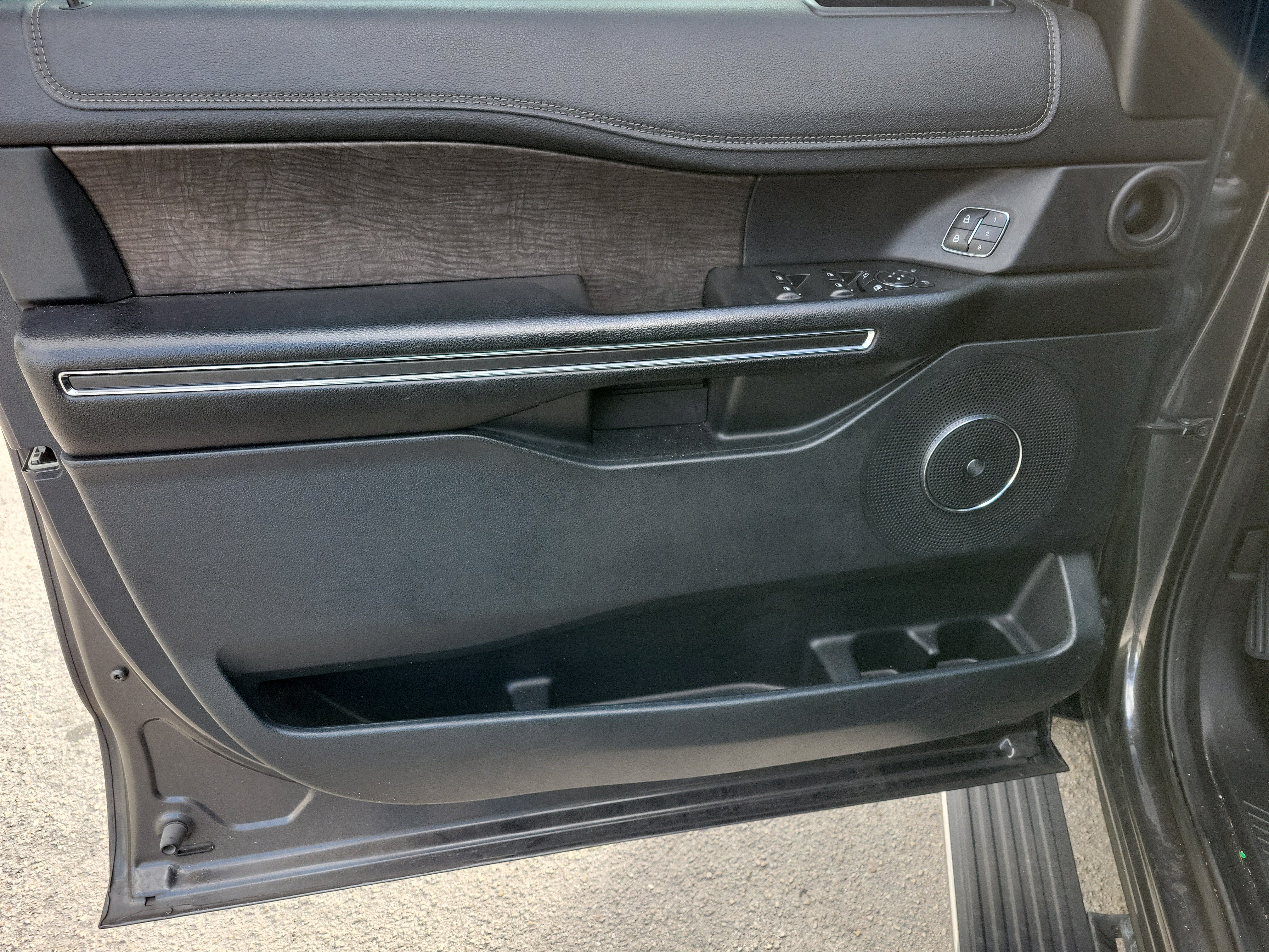 Used 2021 Ford Expedition Limited RWD image 19