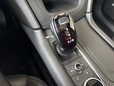 Certified 2025 Cadillac XT6 Premium Luxury image 16